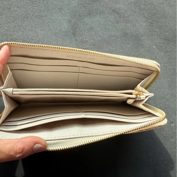 Michael Kors Jet Set Wallet - Vanilla - Picture 4 of 8